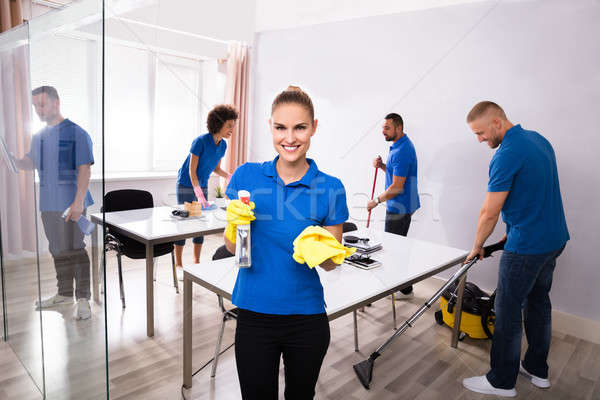 [[stock_photo]]: Portrait · heureux · Homme · concierge · travaux · femme