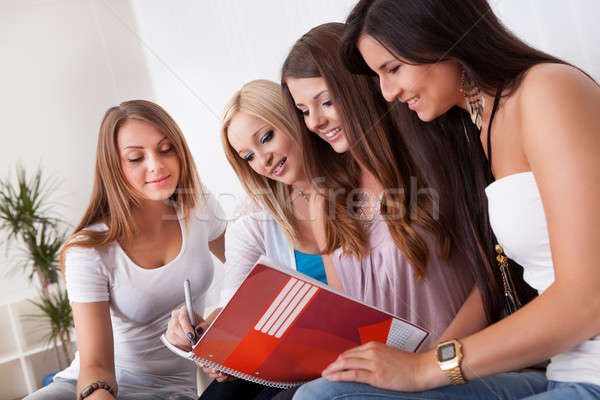Négy női diákok házi feladat derűs otthon Stock fotó © AndreyPopov