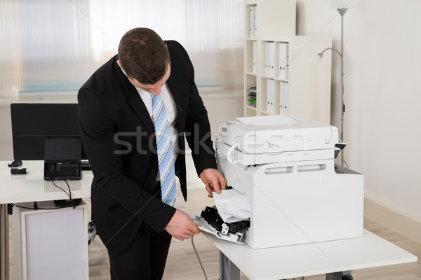 Stockfoto: Zakenman · papier · printer · volwassen · kantoor