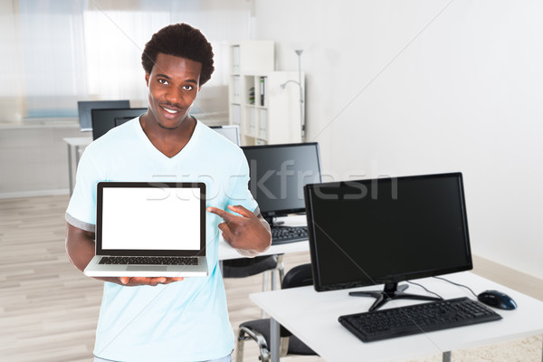 [[stock_photo]]: Jeunes · Homme · infirmière · pointant · portable · portrait