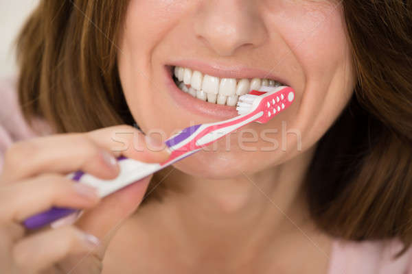 Foto stock: Mujer · cepillo · de · dientes · primer · plano · dientes · femenino