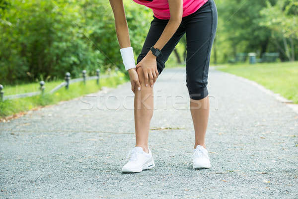 [[stock_photo]]: Homme · jogger · douleur · genou · sport