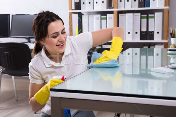 Nő takarítás üveg irodai asztal rongy közelkép Stock fotó © AndreyPopov