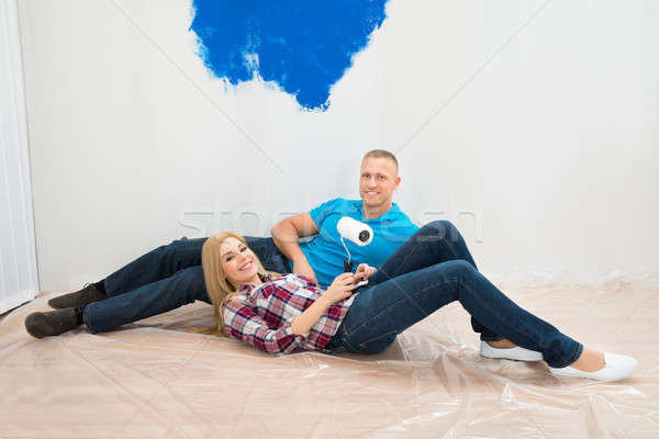 Foto stock: Pareja · relajante · pintura · habitación · feliz