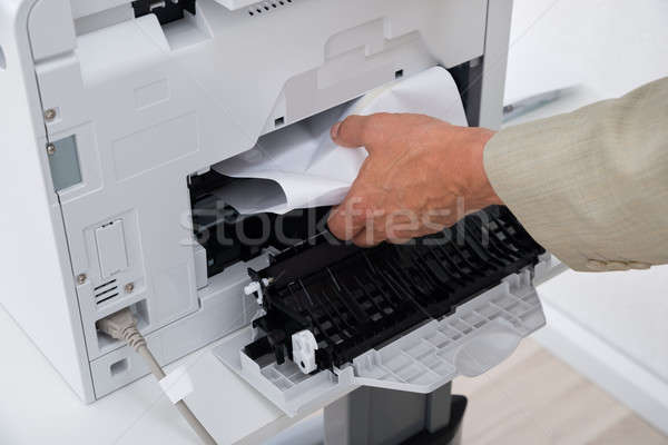 [[stock_photo]]: Main · papier · coincé · imprimante · image · bureau