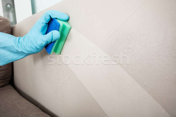 Közelkép személyek kéz takarítás vánkos kanapé Stock fotó © AndreyPopov