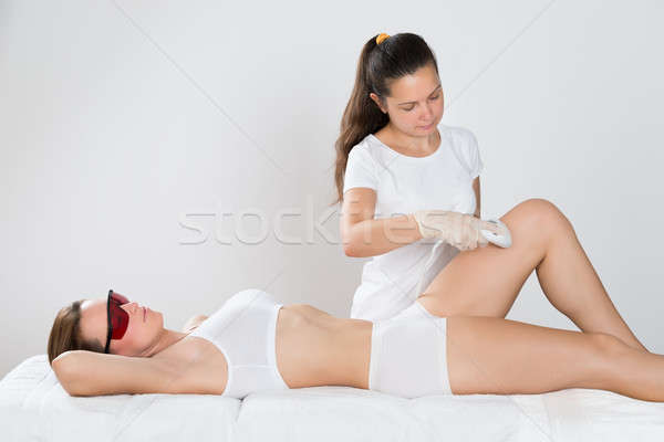 女子 激光 治療 大腿 年輕女子 商業照片 © AndreyPopov