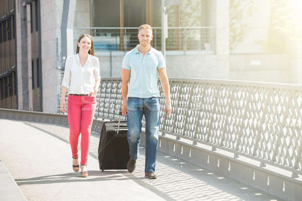 [[stock_photo]]: Marche · pont · bagages · portrait · jeunes