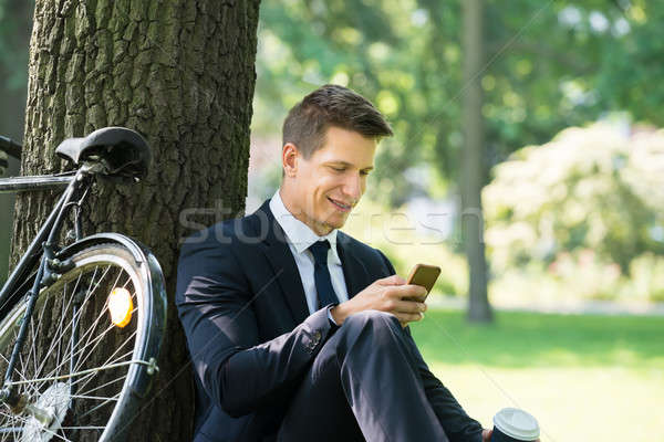 Affaires téléphone portable parc heureux jeunes Homme [[stock_photo]] © AndreyPopov