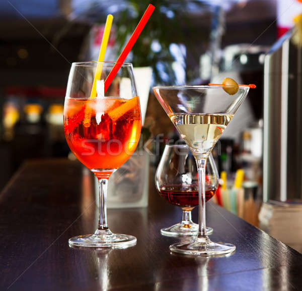 Paar Cocktail Gläser counter Stock foto © AndreyPopov