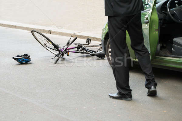 Driver collisione bicicletta primo piano maschio strada Foto d'archivio © AndreyPopov