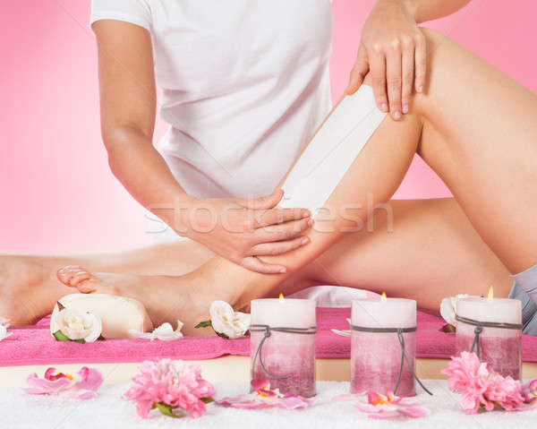 Therapeut Wachsen Kundschaft Bein spa weiblichen Stock foto © AndreyPopov