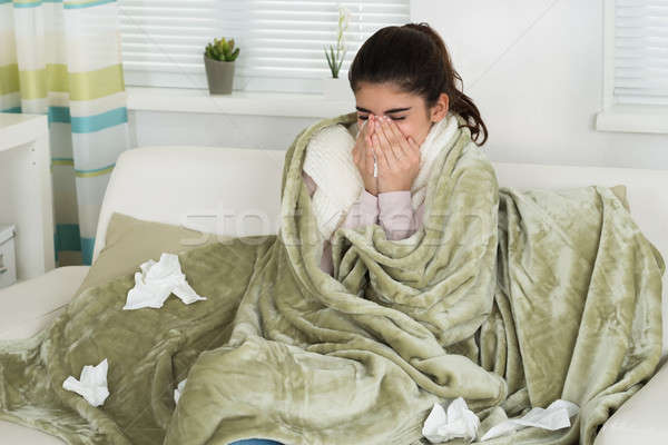Enfermos mujer sonarse la nariz sofá casa Foto stock © AndreyPopov