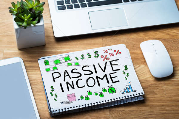 Pasiv venituri cuvinte Notepad birou afaceri Imagine de stoc © AndreyPopov