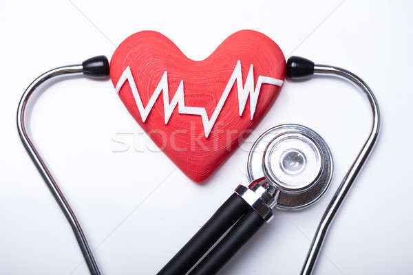 Onderzoeken hartslag stethoscoop witte oppervlak gezondheid Stockfoto © AndreyPopov