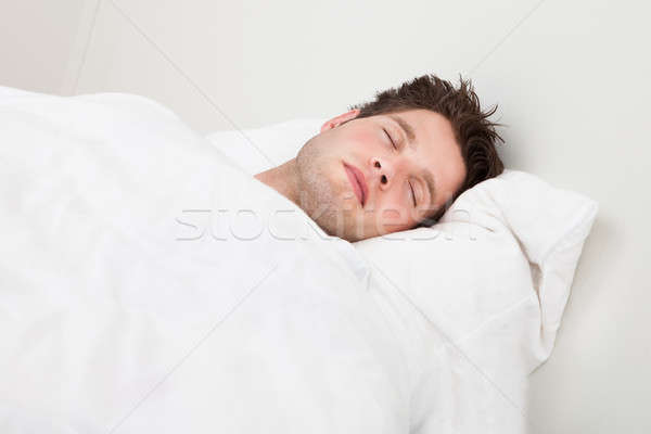 Om dormit pat portret tânăr alb Imagine de stoc © AndreyPopov