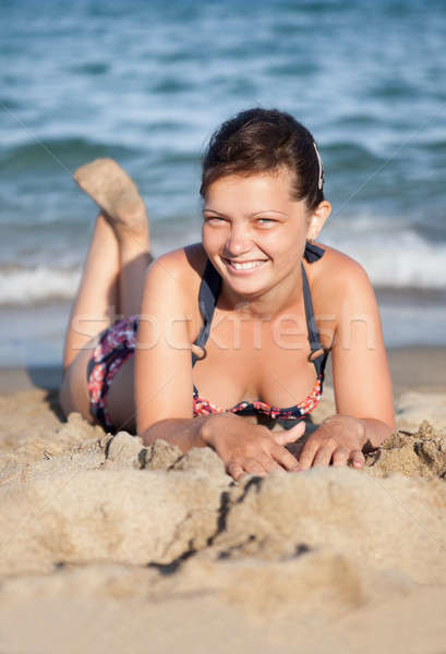 Belle jeune femme détente plage portrait heureux [[stock_photo]] © AndreyPopov