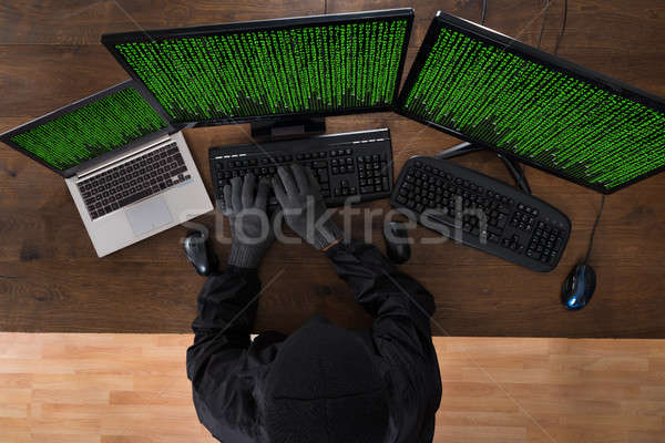 Rabló hackelés számítógépek laptop magasról fotózva kilátás Stock fotó © AndreyPopov