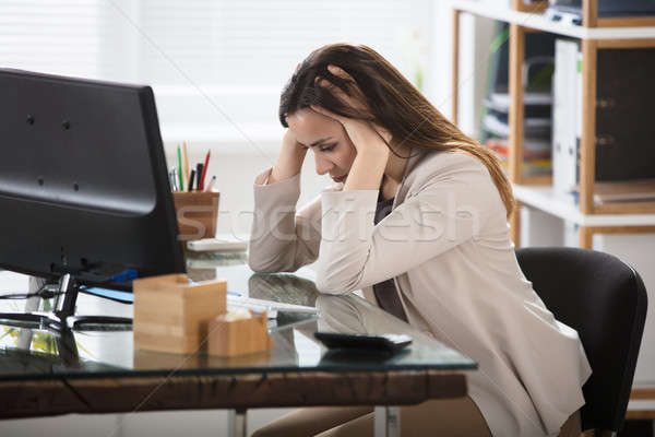 Geschäftsfrau Kopfschmerzen jungen Leiden Arbeitsplatz Büro Stock foto © AndreyPopov