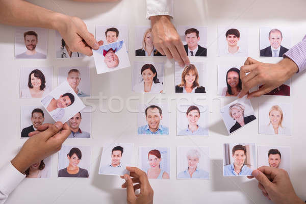 Gruppe Geschäftsleute Kandidat Foto Ansicht Stock foto © AndreyPopov