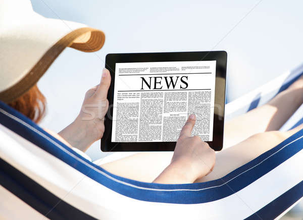 Stock fotó: Nő · olvas · újság · digitális · tabletta · függőágy