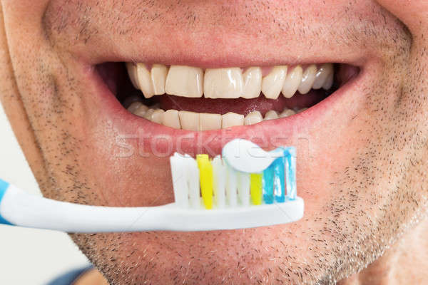 Sorridente homem escova de dentes sorrir cara Foto stock © AndreyPopov