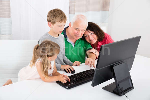 Foto stock: Escritorio · junto · casa · abuelos · aprendizaje