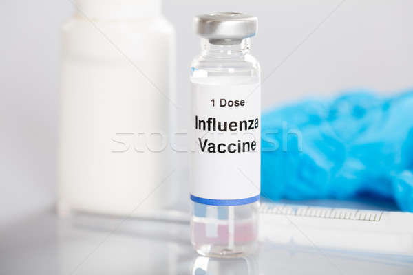 Frasco etiqueta influenza vacuna primer plano medicina Foto stock © AndreyPopov
