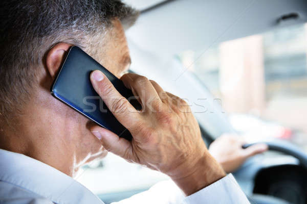男子 說 智能手機 駕駛 汽車 技術 商業照片 © AndreyPopov