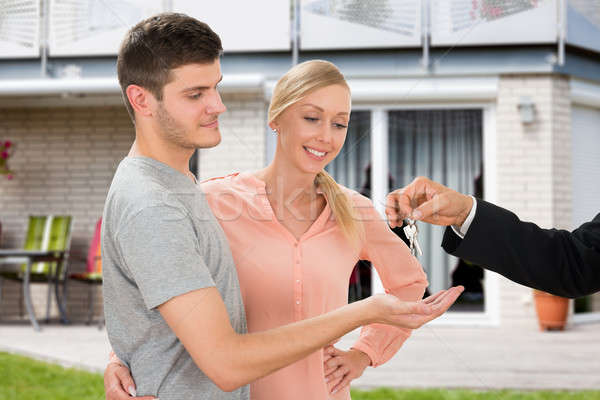 Agent clé nouvelle maison jeunes [[stock_photo]] © AndreyPopov