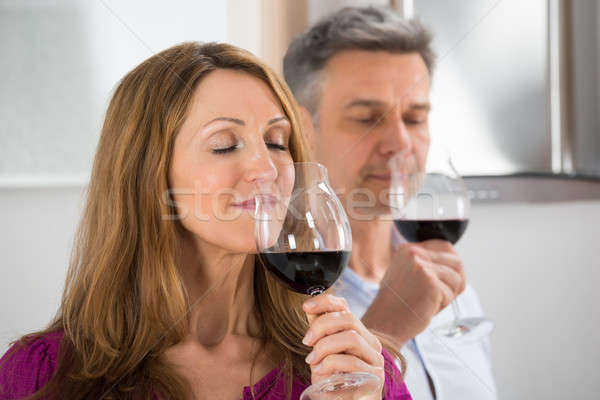 Pareja degustación vidrio vino primer plano fiesta Foto stock © AndreyPopov