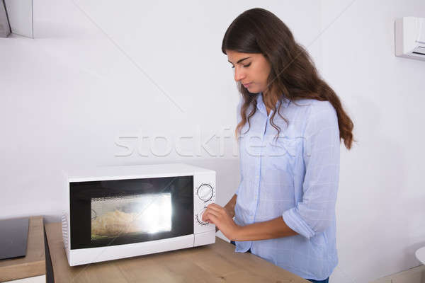 https://img3.stockfresh.com/files/a/andreypopov/m/22/8587156_stock-photo-woman-preparing-food-in-microwave-oven.jpg