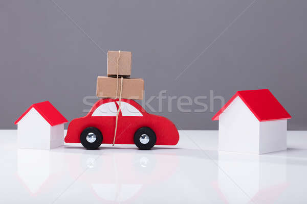 Coche cartón cajas uno casa otro Foto stock © AndreyPopov