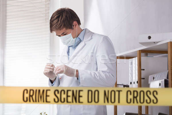 Primer plano escena del crimen no cruz cinta forense Foto stock © AndreyPopov