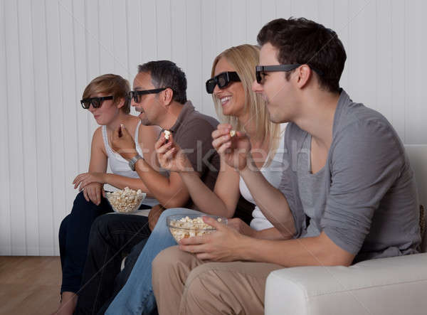 [[stock_photo]]: Famille · regarder · 3D · télévision · adolescent · enfants