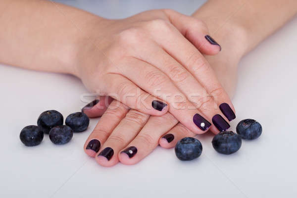 Bosbessen mooie nagels vers hand vrouw Stockfoto © AndreyPopov