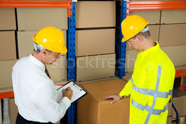 Armazém trabalhador inventário gerente clipboard Foto stock © AndreyPopov