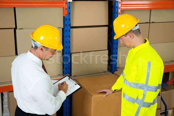 Stock foto: Halle · Arbeitnehmer · Bestandsaufnahme · Manager · halten · Zwischenablage