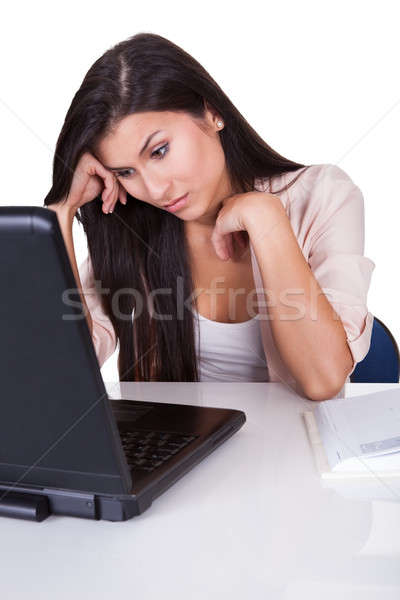 Vrouw staren laptop jonge zakenvrouw Stockfoto © AndreyPopov
