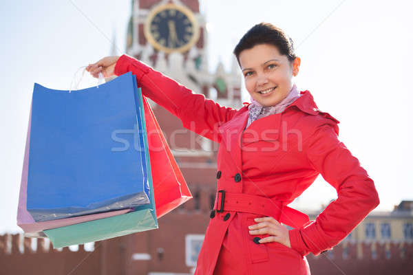 Fiatal nő bevásárlótáskák boldog sétál utca divat Stock fotó © AndreyPopov