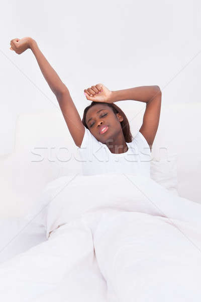 Jonge vrouw bed portret jonge afro-amerikaanse Stockfoto © AndreyPopov