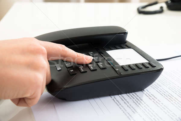 üzletember szám telefon numerikus billentyűzet közelkép kéz Stock fotó © AndreyPopov