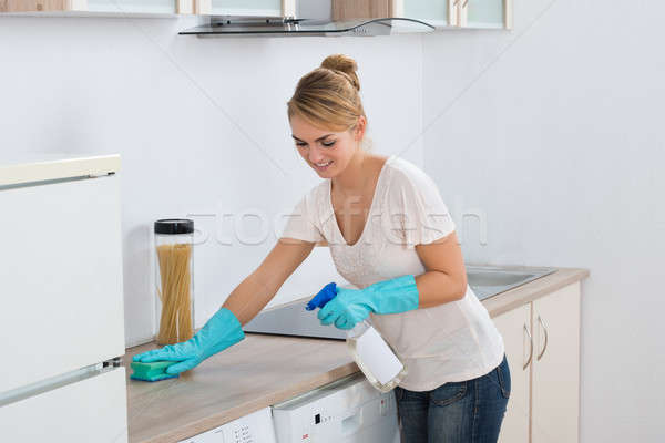 Nő takarítás konyhapult szivacs fiatal nő otthon Stock fotó © AndreyPopov