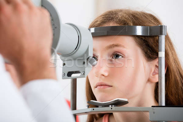 Optometrikus előrelátás tesztelés lány közelkép arc Stock fotó © AndreyPopov