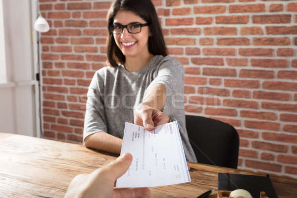 Frau bietet Unternehmen Scheck lächelnd Stock foto © AndreyPopov