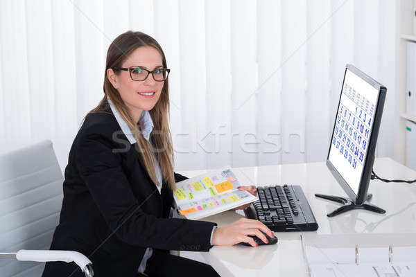 Foto stock: Empresária · diário · olhando · computador · jovem · lista