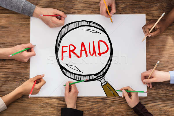 Oameni desen frauda investigatie audit Notepad Imagine de stoc © AndreyPopov
