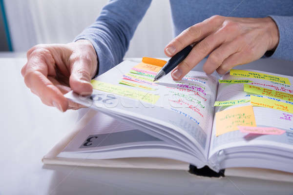 Vrouw schrijven schema kalender dagboek witte Stockfoto © AndreyPopov