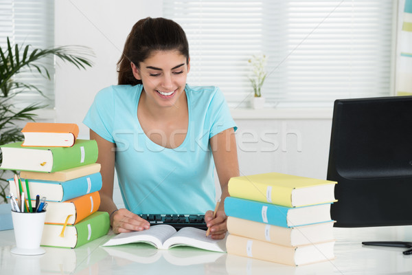 étudiant écrit note bureau bureau à domicile jeunes [[stock_photo]] © AndreyPopov