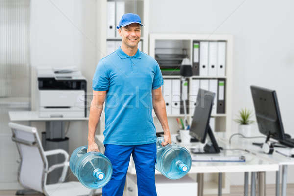 [[stock_photo]]: Une · bouteille · d'eau · bureau · portrait